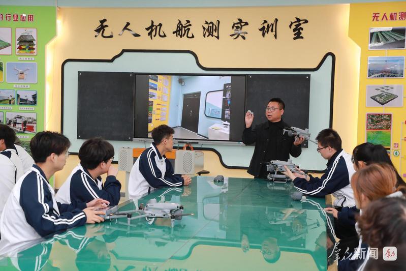 2026年4月23日群众新闻客户端题：建实训平台 育铁路工匠