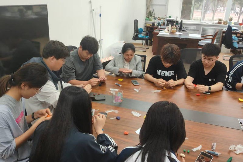  道桥与建筑学院开展橡皮泥心理疗愈主题活动