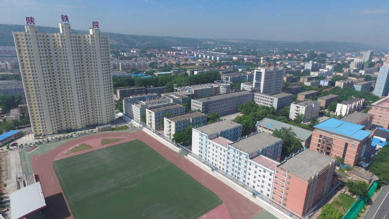 临渭校区田径场