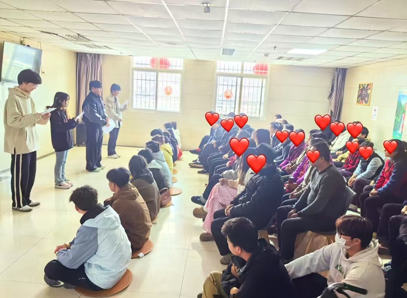 陕铁学子赴渭南市精卫中心开展慰问演出