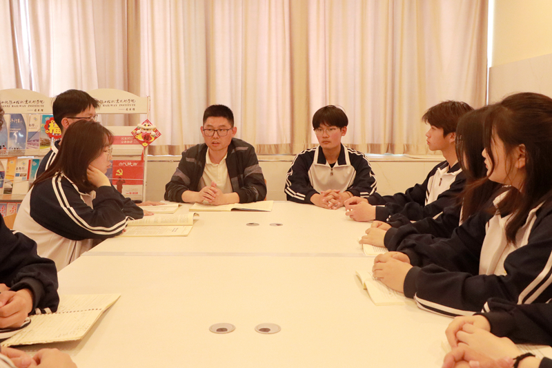 高铁学院举办“聆听心故事 共赴心成长”心理故事分享会