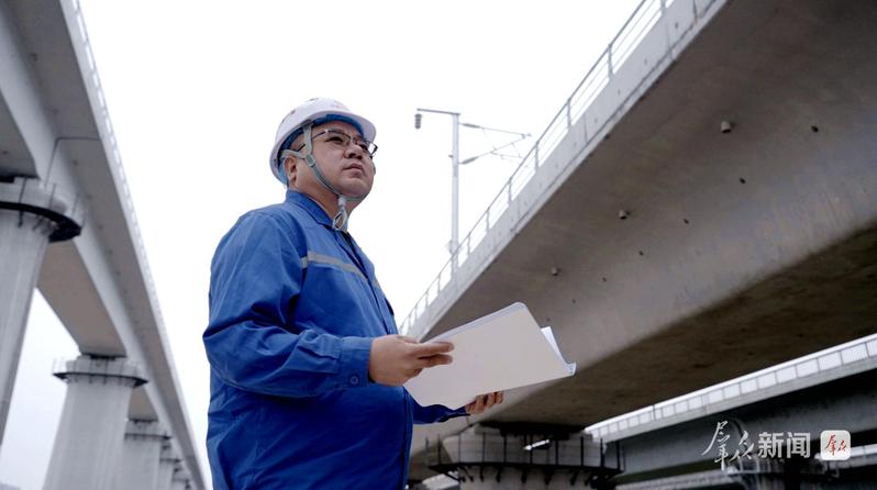 2025年12月1日陕西日报客户端题：青春铸轨向延安——陕铁院学子助力西延高铁建设