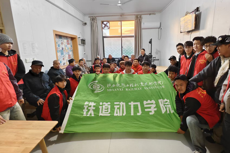 铁道动力学院“心动力”工作室开展“金秋暖重阳 敬老爱相伴”活动