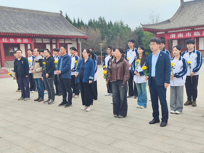 铁道动力学院学生工作党支部与机车党支部赴王尚德烈士陵园开展主题党日活动