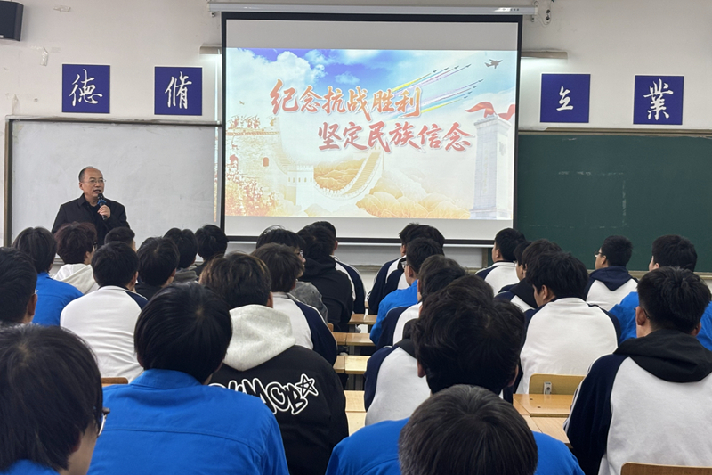黎炜副书记讲授形势与政策课