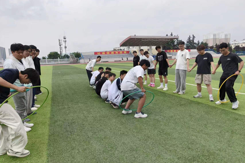 铁道动力学院举办“心灵发电站”体能心理挑战趣味运动会