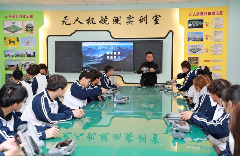 2026年4月22日工人日报客户端题：深化产教融合 培育铁路高技能人才