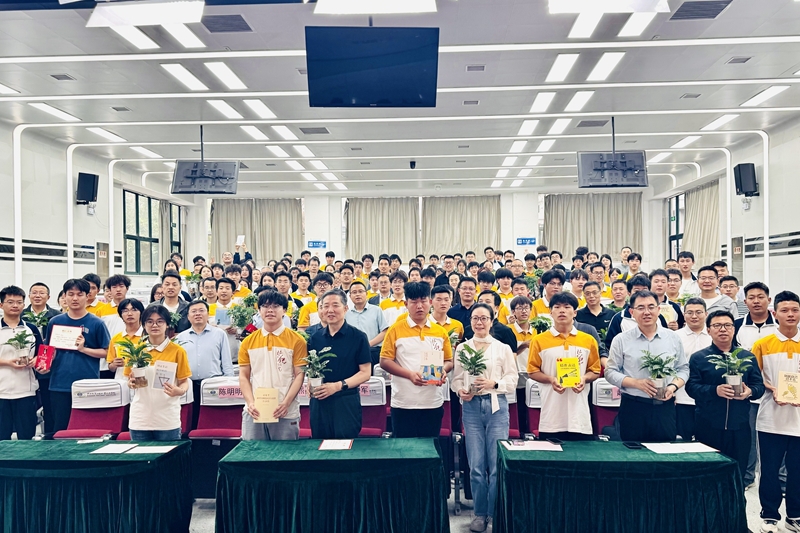 师生结对 心手相牵——陕铁院开展2025年“一对一”结对帮扶活动
