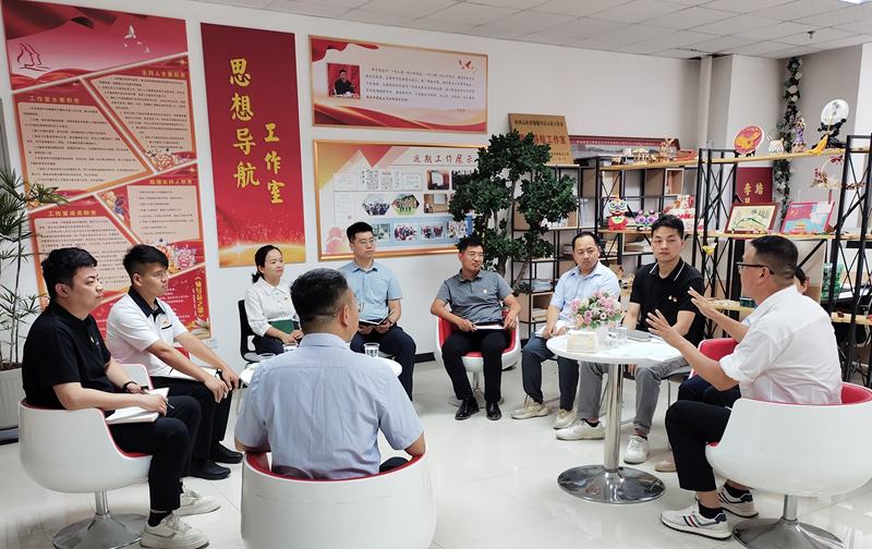 辅导员工作室举办树立和践行正确政绩观学习教育专题研讨会
